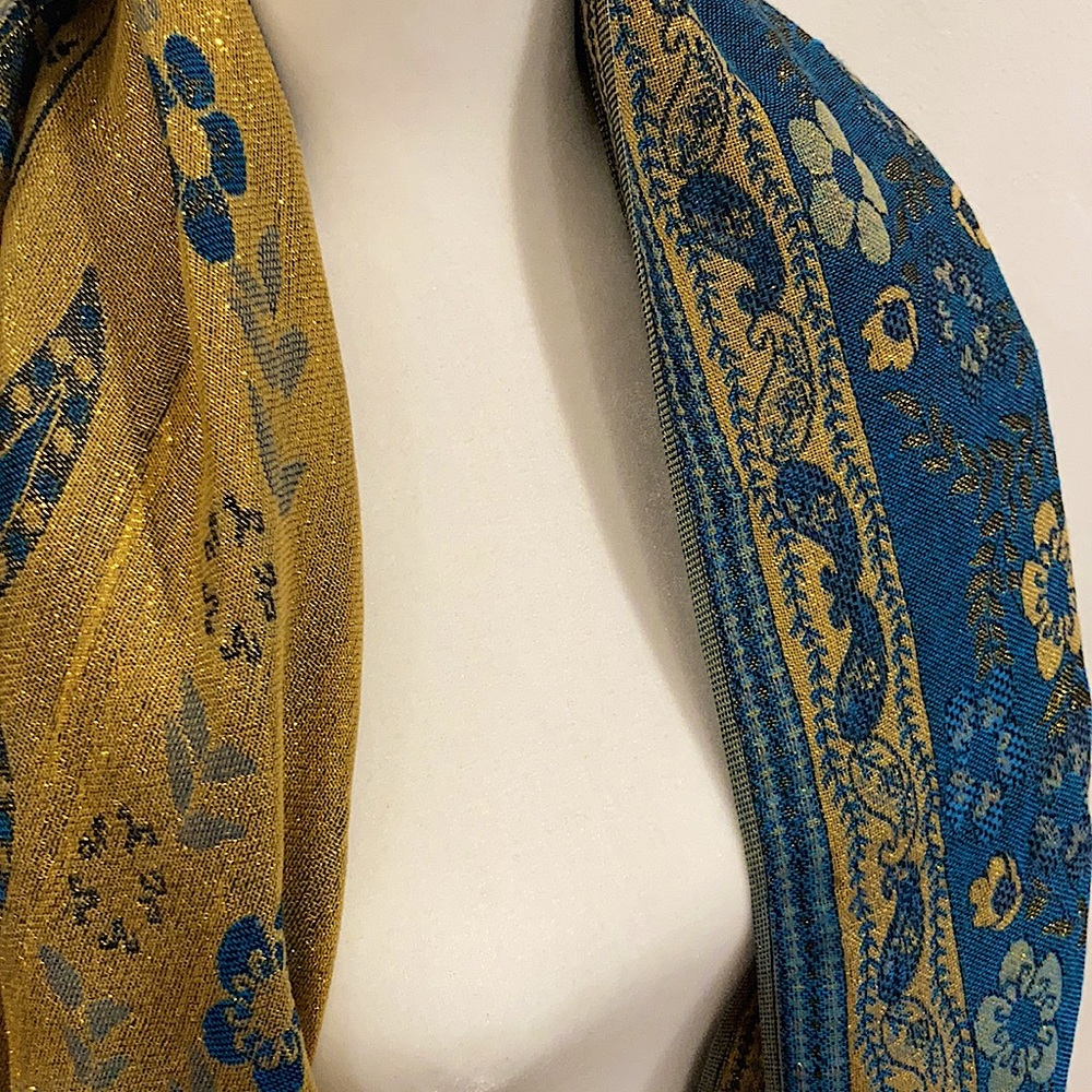 Scarf/decoration - Picture 4 of 4
